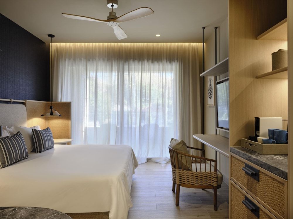 Deluxe Room Inland View