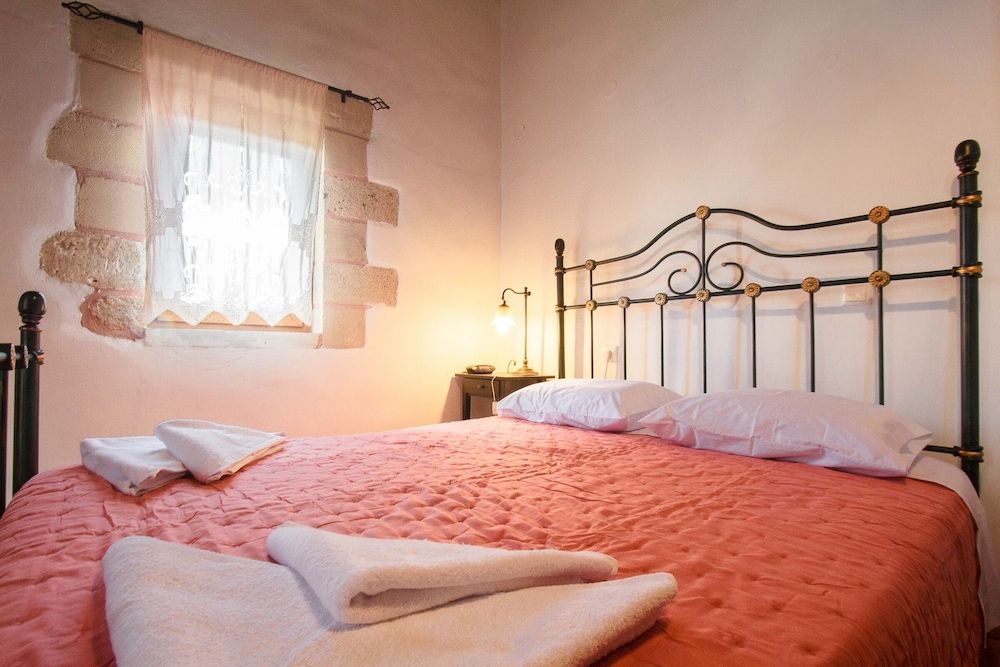Traditional House, 2 Bedrooms