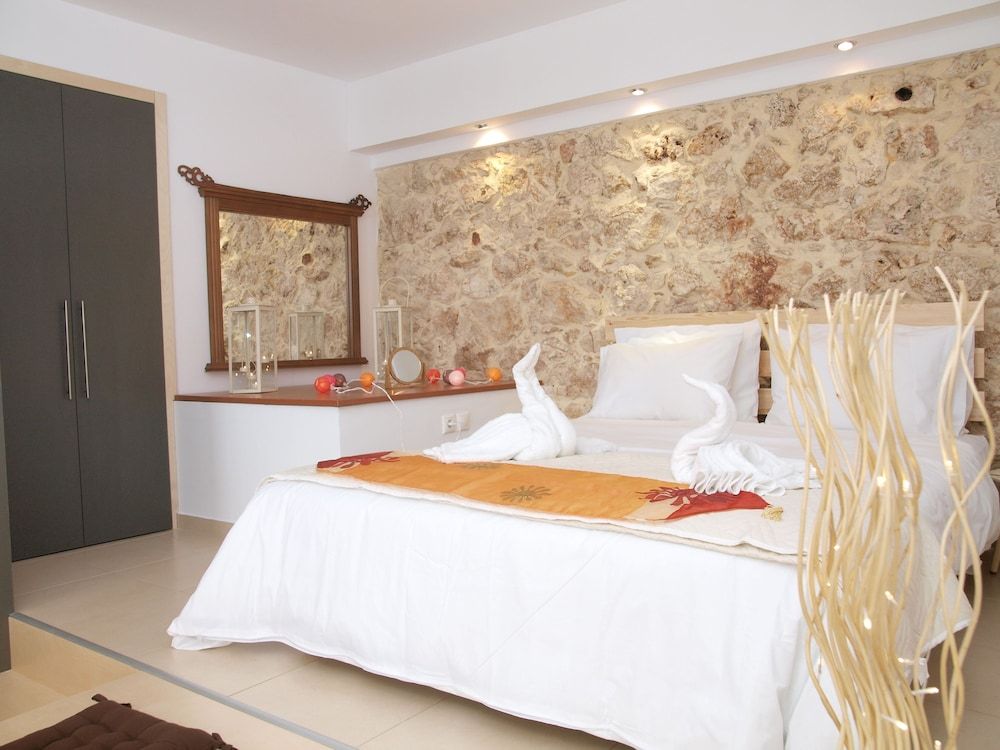Panoramic Studio, 1 Bedroom, Bay View, Mountainside (East)