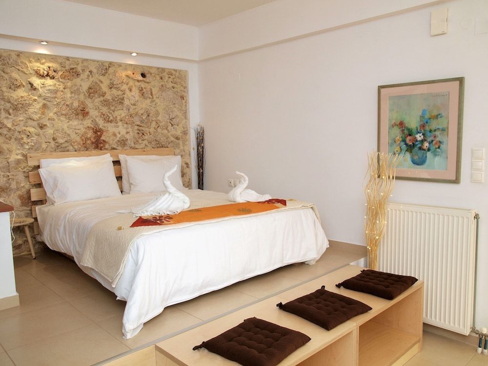 Panoramic Studio, 1 Bedroom, Bay View, Mountainside (East)
