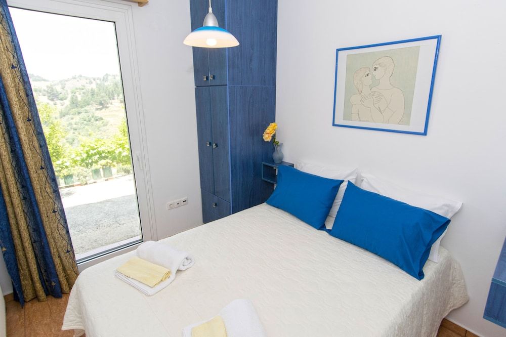 Traditional House, 3 Bedrooms, Mountain View
