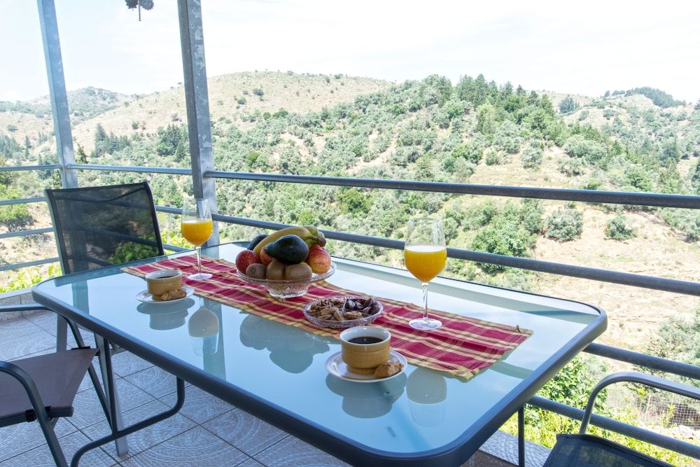 Traditional House, 3 Bedrooms, Mountain View