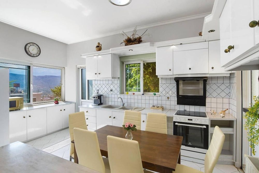 Superior Apartment - Overlooking Chania-with Pool