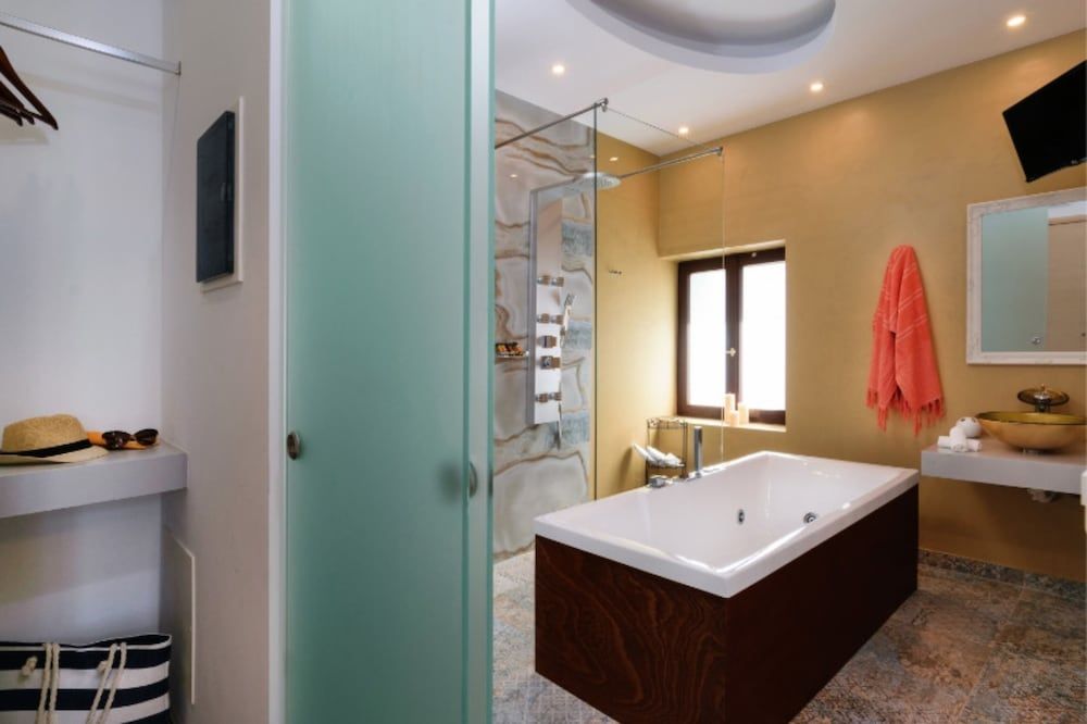 Diamond Suites Elite Studio Suite 18