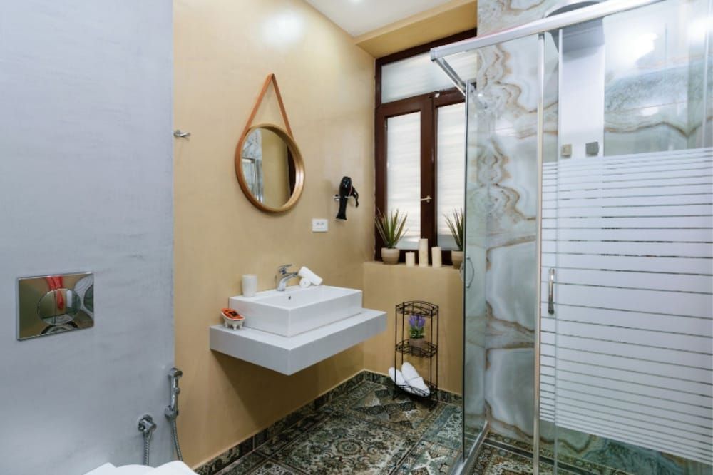 Diamond Suites Deluxe Studio Suite 12