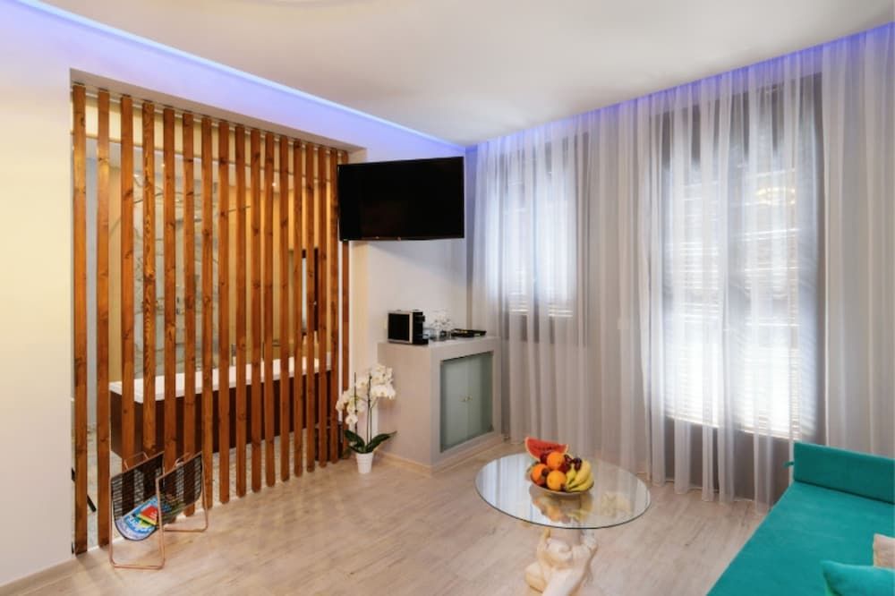 Diamond Suites Elite Studio Suite 13