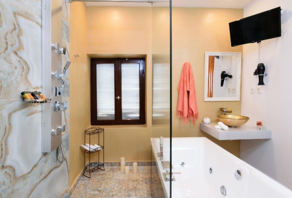 Diamond Suites Elite Studio Suite 14