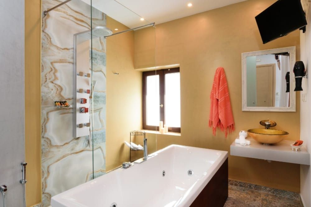 Diamond Suites Elite Studio Suite 15