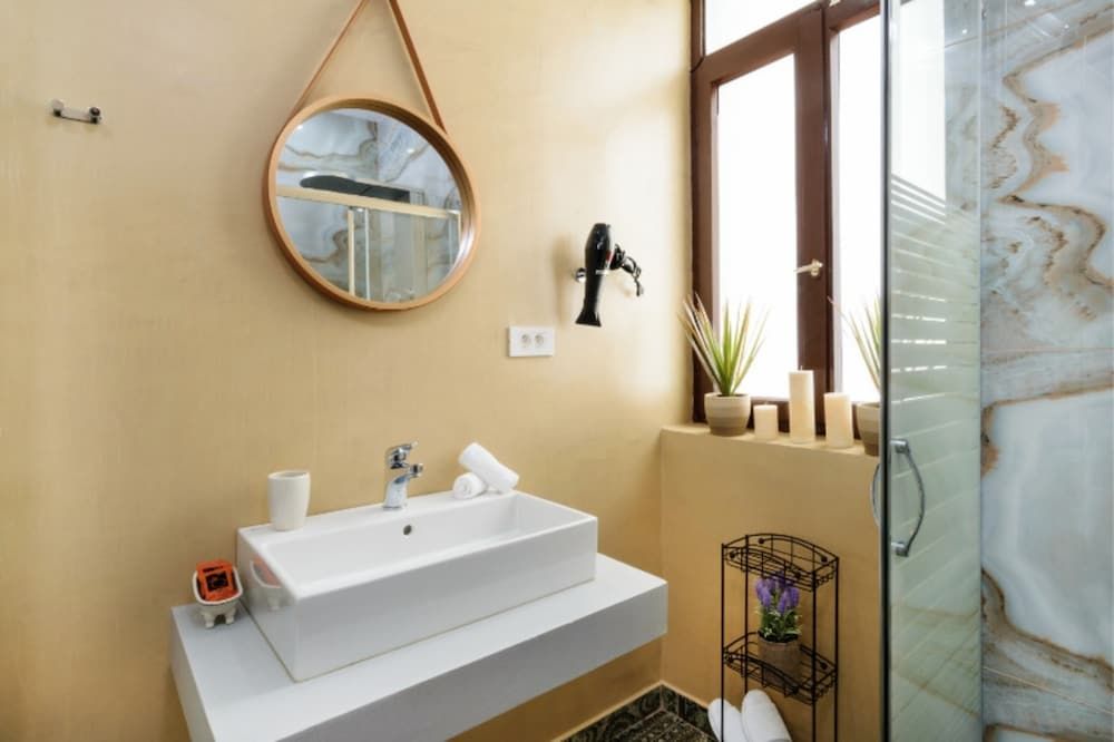 Diamond Suites Deluxe Studio Suite 11