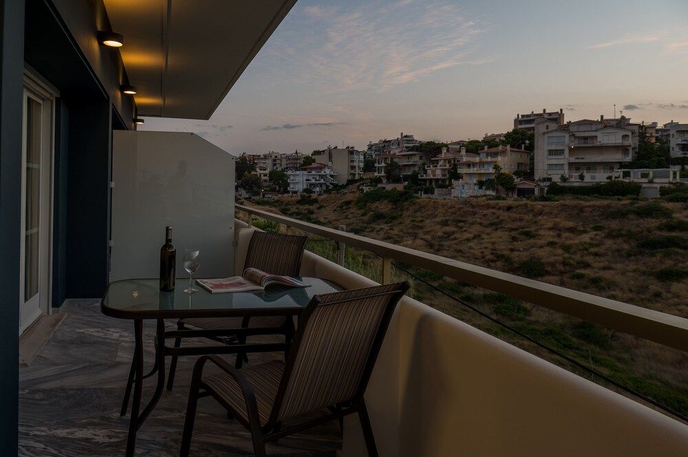 CHROMA Lodge Rafina Premium Apartment 10