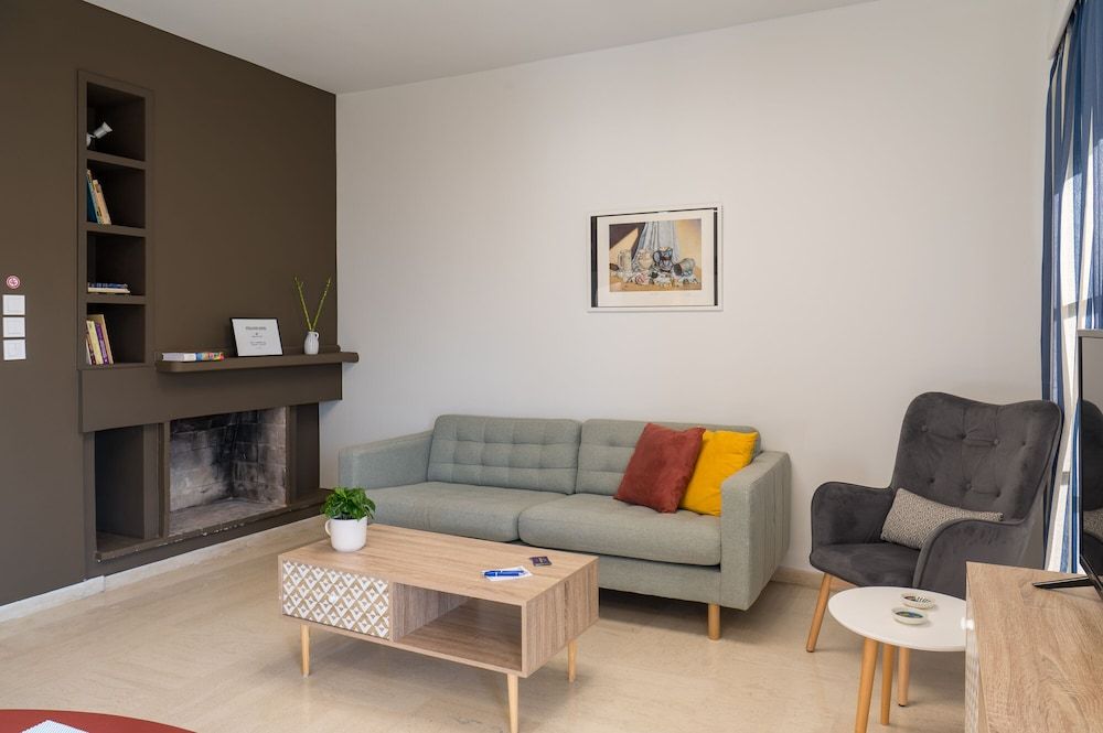 CHROMA Lodge Rafina Premium Apartment 6