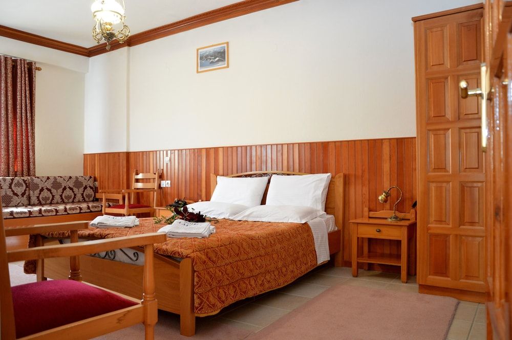 Hotel Adonis Double Room, Jetted Tub 2