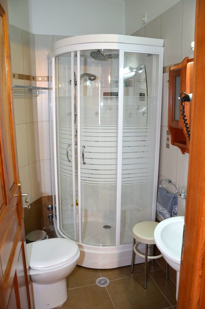 Hotel Adonis Superior Suite, Jetted Tub 8