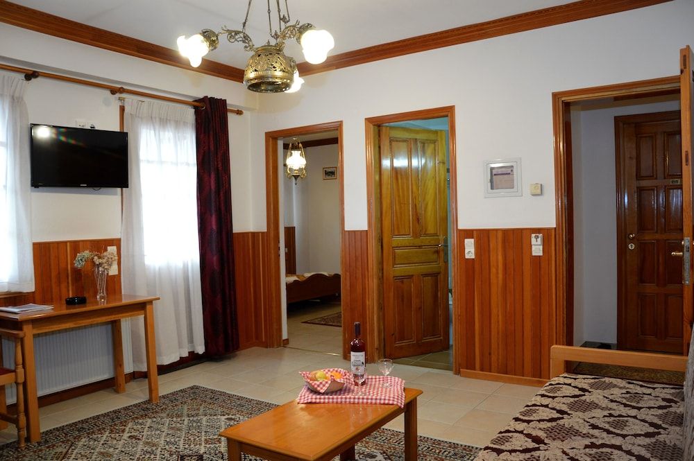 Hotel Adonis Superior Suite, Jetted Tub 4