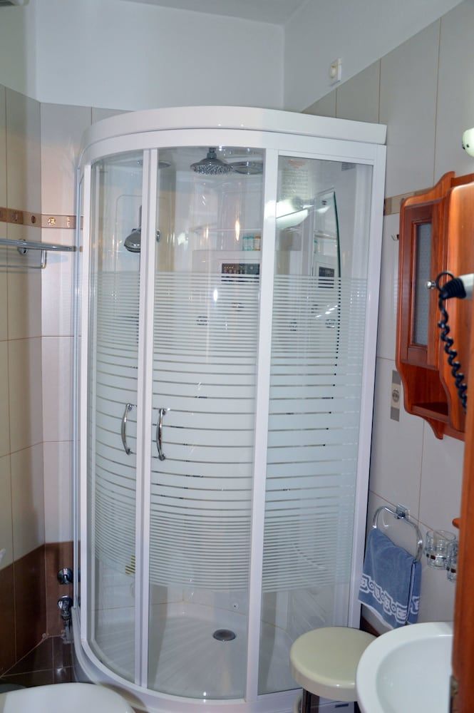 Hotel Adonis Superior Suite, Jetted Tub 9