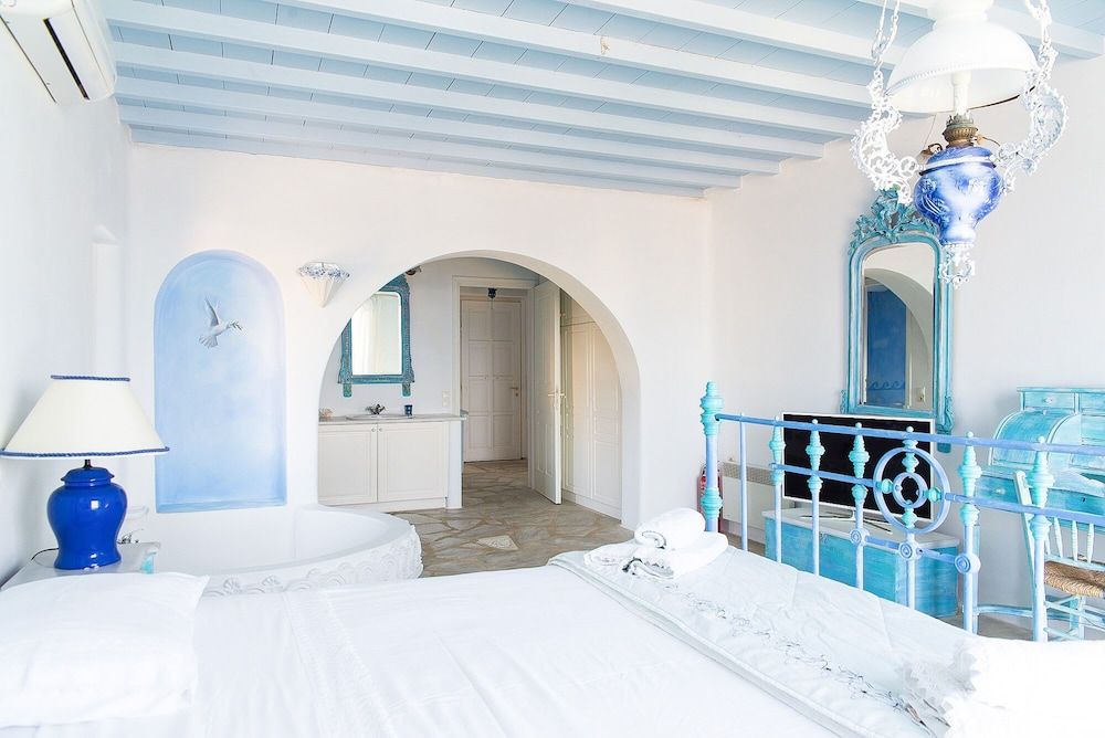 Cavo Nano Suite, 2 Bedrooms, Pool Access, Sea View 3