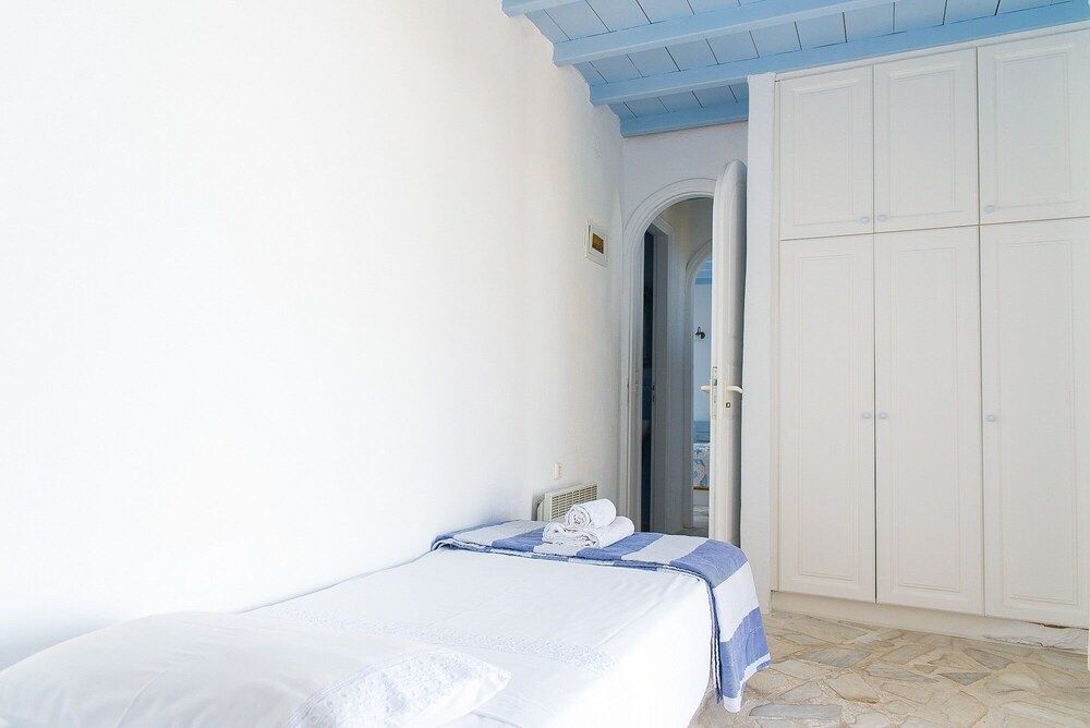 Cavo Nano Deluxe Studio, Pool Access, Sea View 2