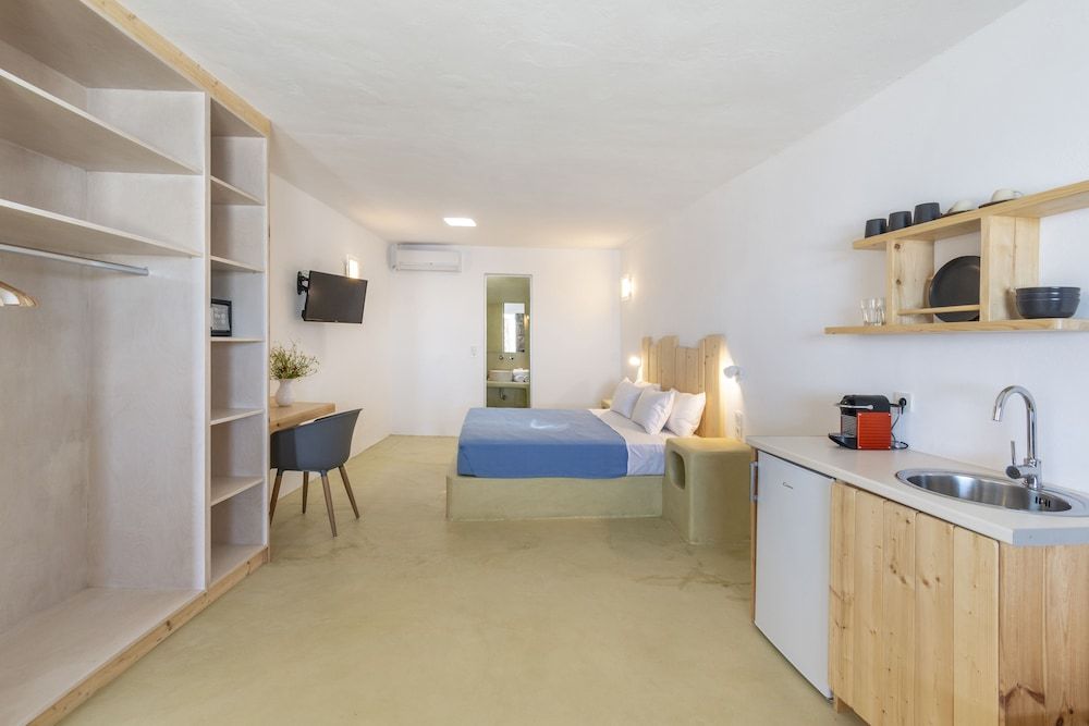 Mykonos Azure Superior Triple Room, Sea View 8