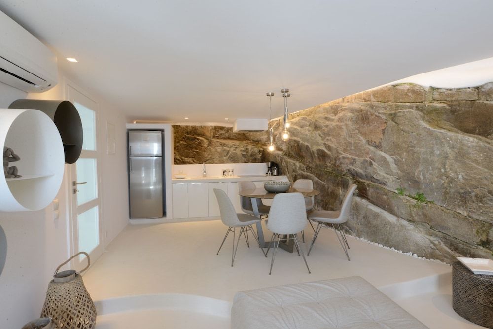 undefined Amethyst Suite 6