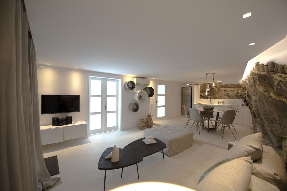 undefined Amethyst Suite