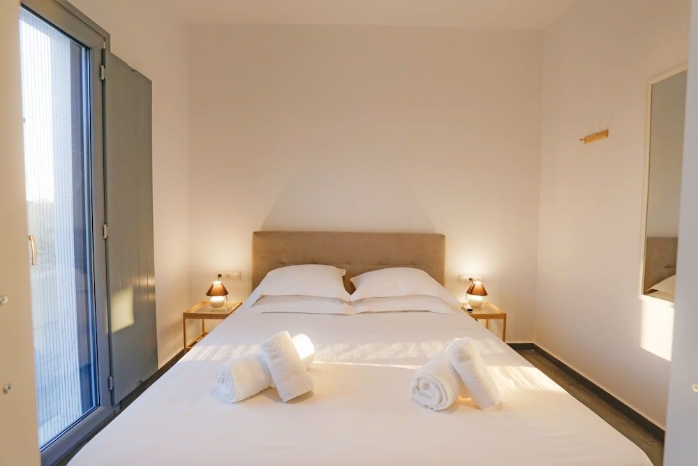 Nikoi Villas Deluxe Villa, 3 Bedrooms, Private Pool (2) 8