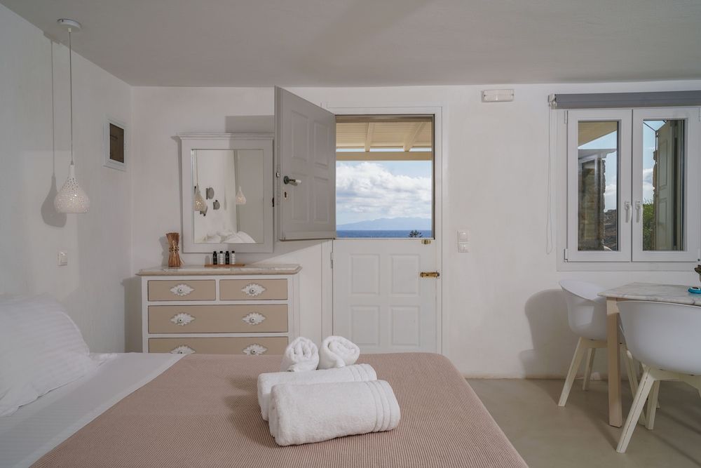 VLIA MAR Myconian Residences Deluxe Studio Suite, 1 Queen Bed, Sea View 4
