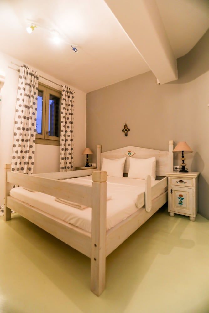 undefined Avra House 5