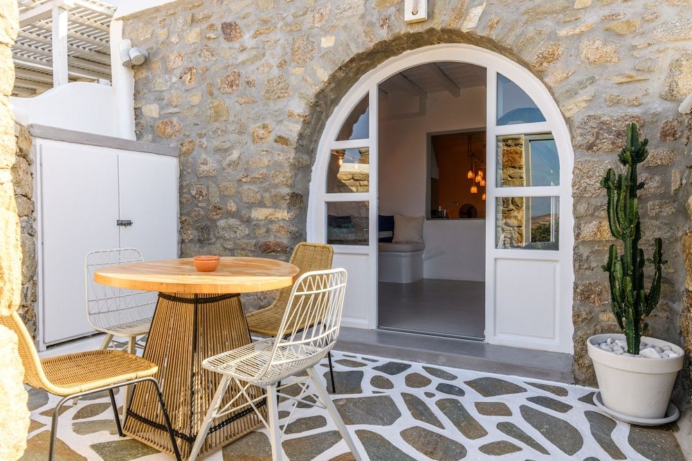 Mykonos Supreme Comfort Suites & Villas Traditional Apartment, Multiple Beds (Hermes) 5