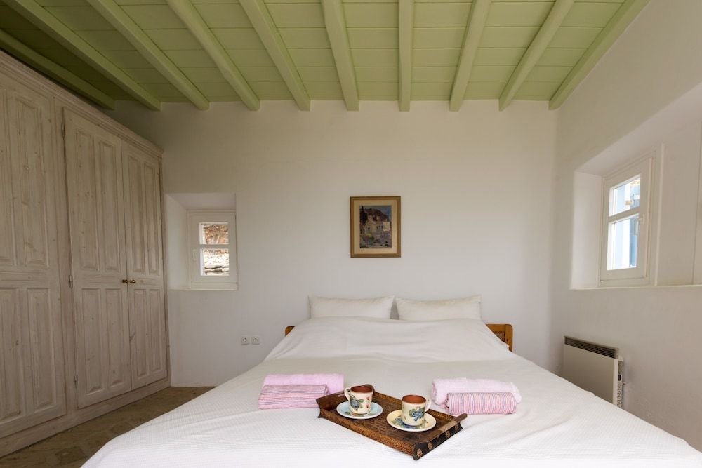 Villa Cycladic Breeze Tranquil & Private Villa, 6 Bedrooms, Jetted Tub 3