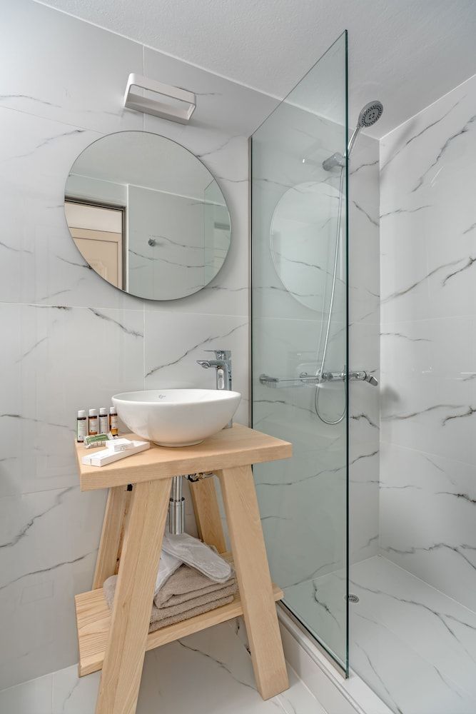 Central suites Standard Room, Sea View 8