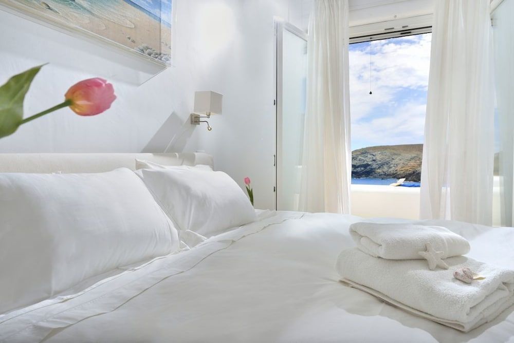 Luxurious 7 Bedroom Villa in Fokos Beach Luxury Villa, Multiple Bedrooms 9