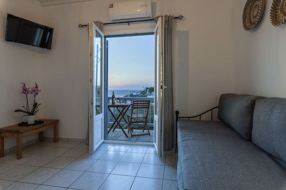 Secret Garden Apartments Superior Apartment, Sea View 8