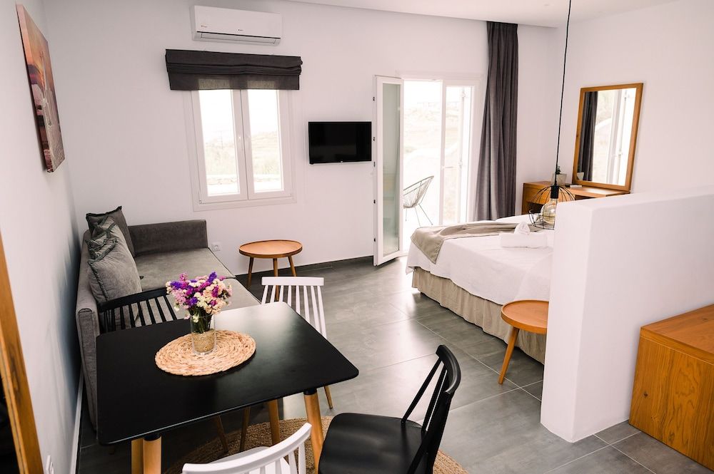 Abelos Mykonos Deluxe Suite, Sea View (with Outdoor Jetted Tub) 6