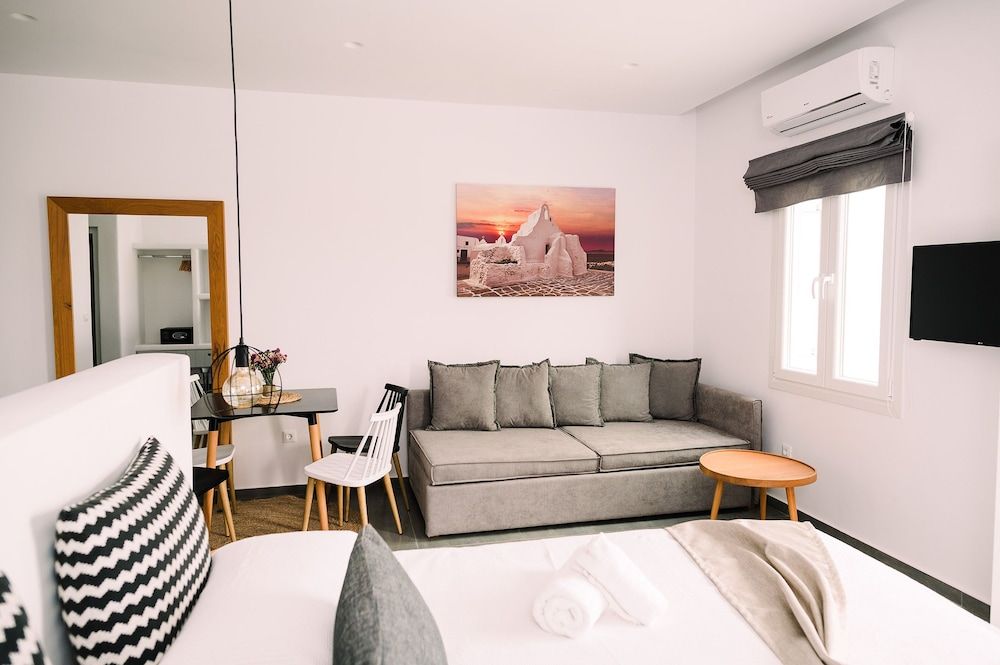 Abelos Mykonos Deluxe Suite, Sea View (with Outdoor Jetted Tub) 5