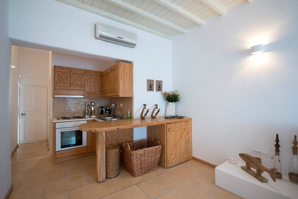 Mykonian Studios Executive Suite 5