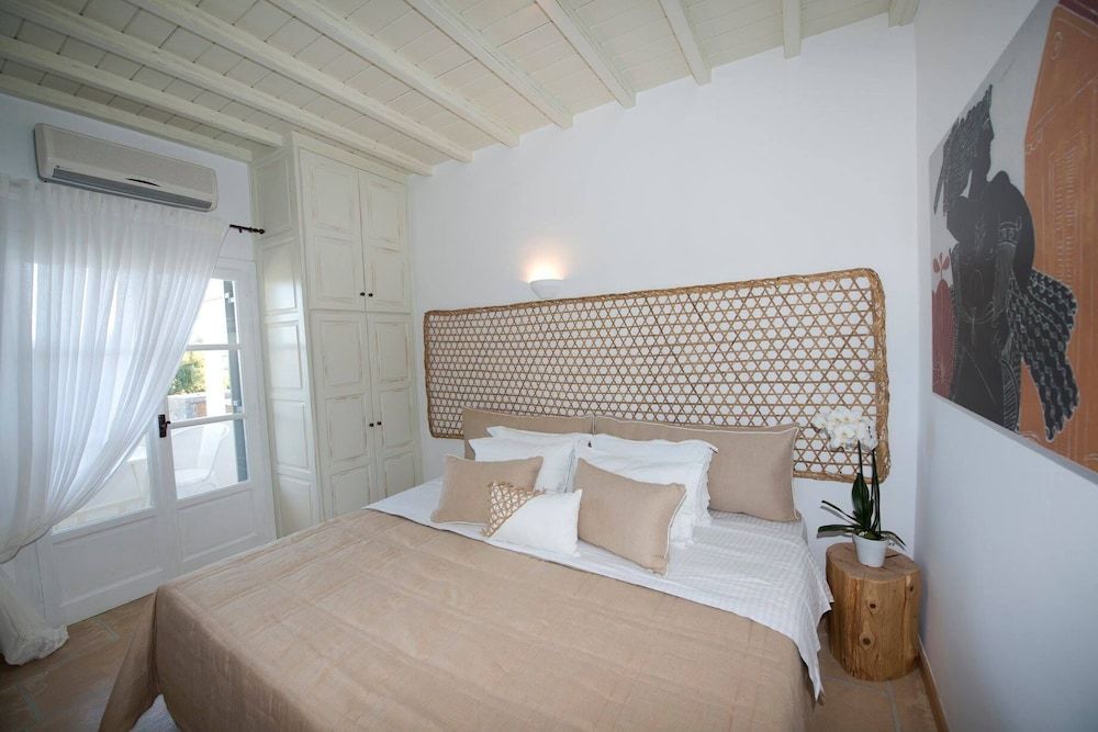 Mykonian Studios Executive Suite 3