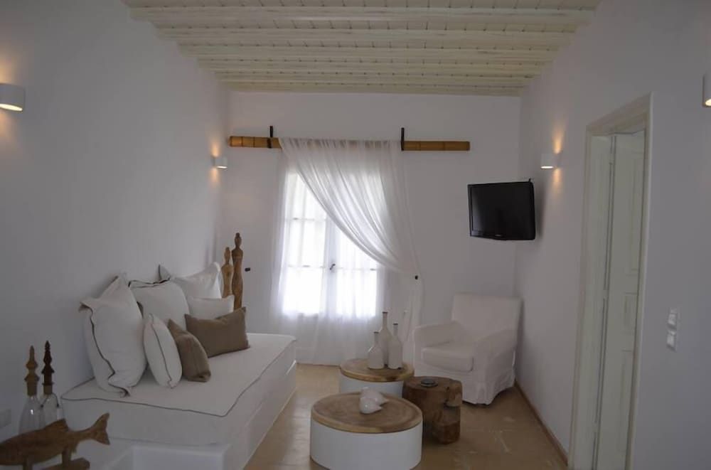 Mykonian Studios Executive Suite 4