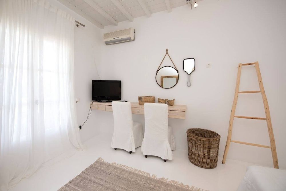 Mykonian Studios Deluxe Apartment 3