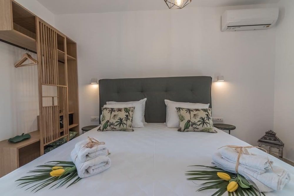 Flora's Houses Mykonos House (3) 2