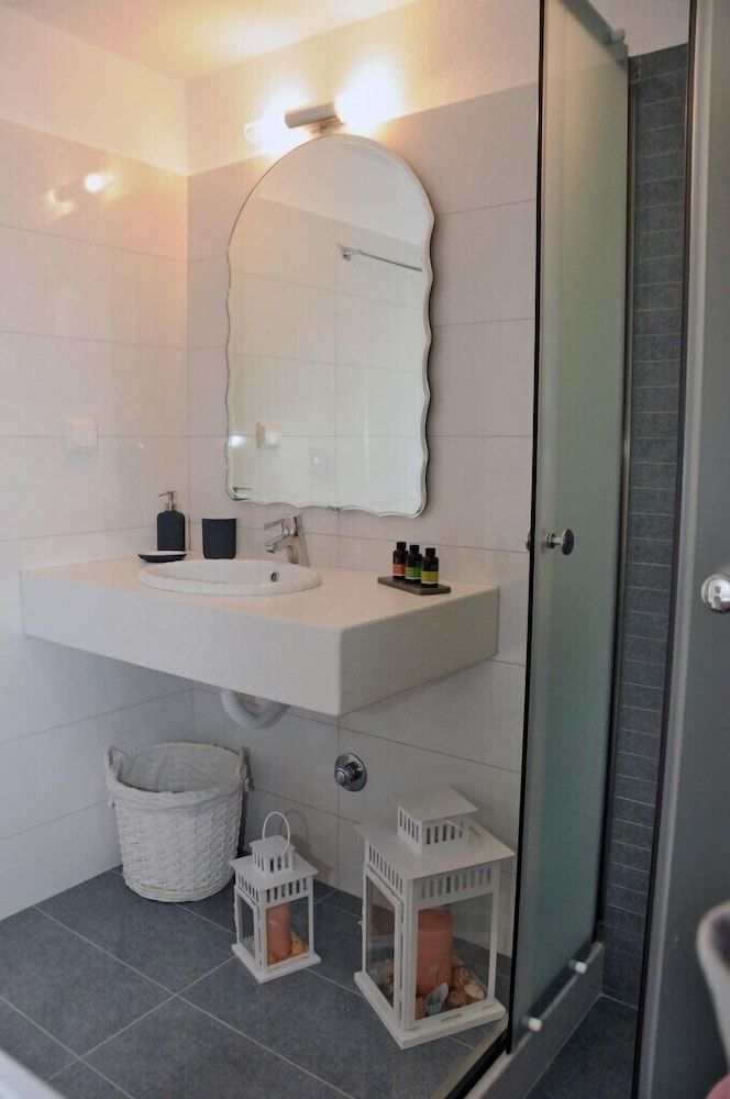 Flora's Houses Mykonos House (1) 9