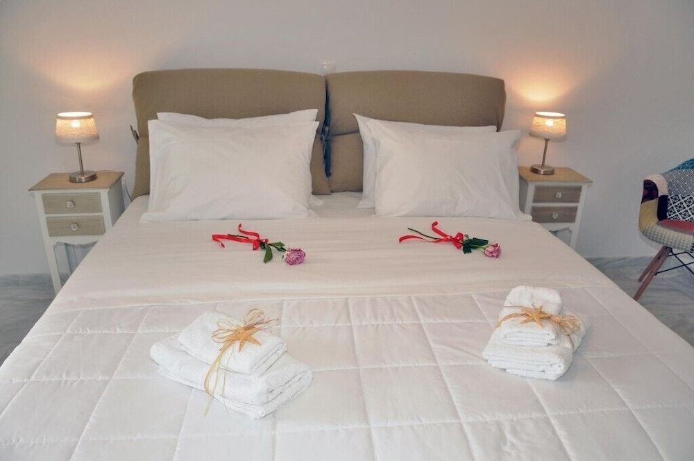 undefined Flora's Houses Mykonos 7