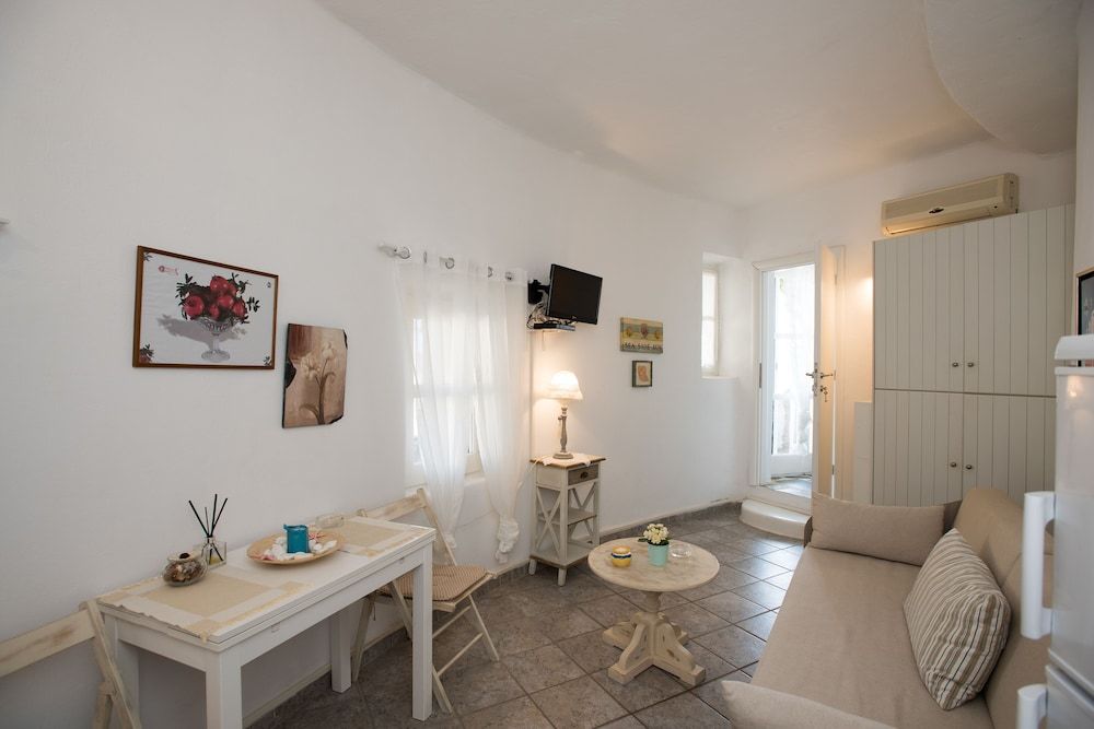 undefined Villa Anemoessa Royal Violet with pool