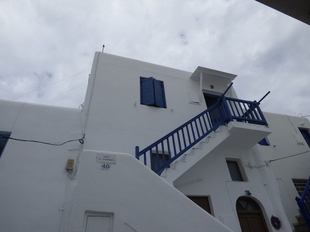 undefined Famprikas house in Mykonos 2