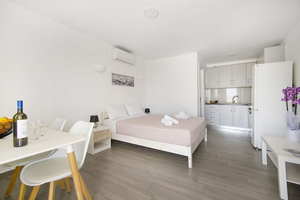 Oniropetra Apartaments Studio 14