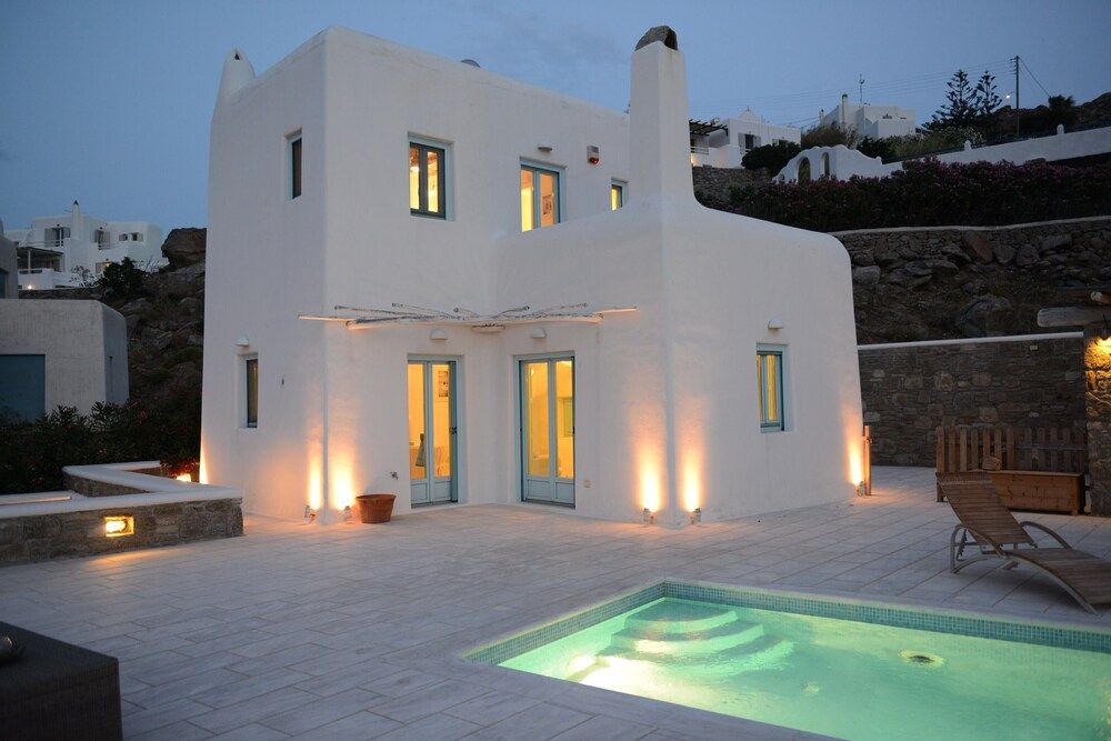 Nephiria's Villa Danelina next to Ornos&Psarou beach