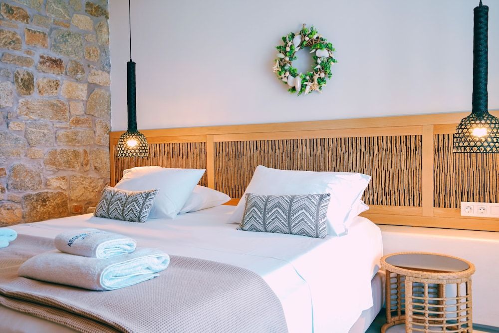 Aegean Hospitality Mykonos Queen-Size Double Bed Luxury Suite with Private Pool 4