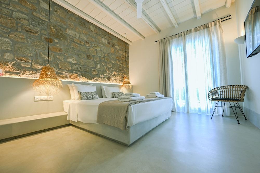 Aegean Hospitality Mykonos Queen-Size Double Bed Luxury Suite with Private Pool 9
