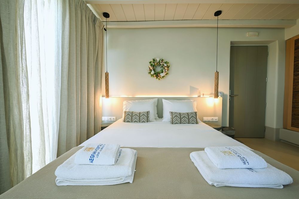 Aegean Hospitality Mykonos Queen-Size Double Bed Luxury Suite with Private Pool 10