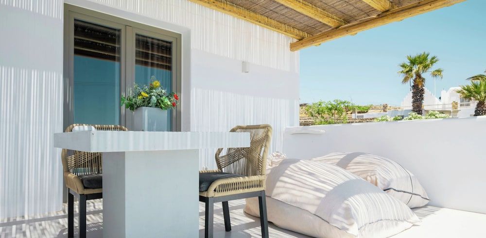 Aegean Hospitality Mykonos Queen-Size Double Bed Luxury Suite with Private Pool 11