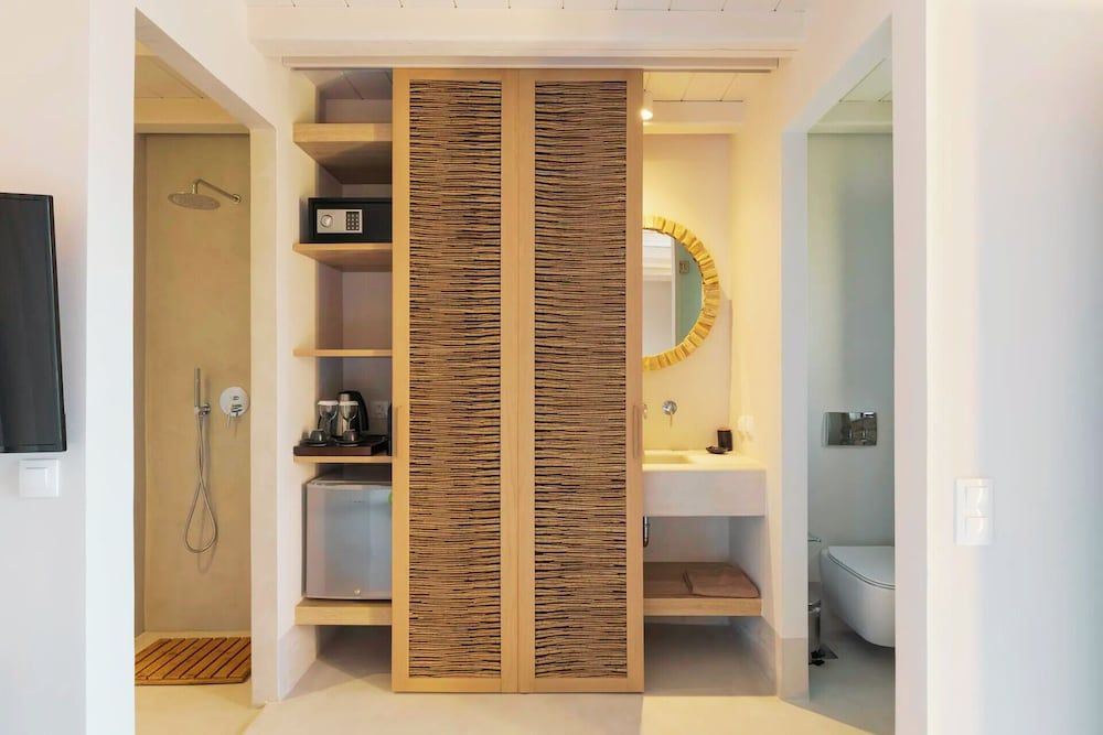 Aegean Hospitality Mykonos Queen-Size Double Bed Luxury Suite with Private Pool 16